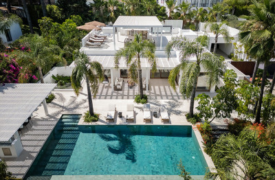4 Bedroom Detached Villa in Nueva Andalucía - Image 1