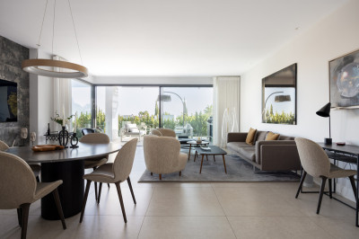 2 Bedroom Middle Floor Apartment in La Quinta - Image 3