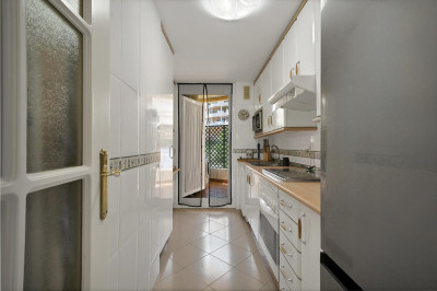 2 Bedroom Ground Floor Apartment in Nueva Andalucía - Image 4