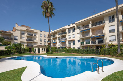 2 Bedroom Middle Floor Apartment in Nueva Andalucía - Image 1