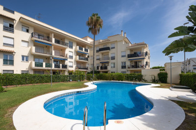 2 Bedroom Middle Floor Apartment in Nueva Andalucía - Image 2