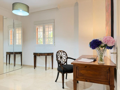 2 Bedroom Ground Floor Apartment in Nueva Andalucía - Image 4