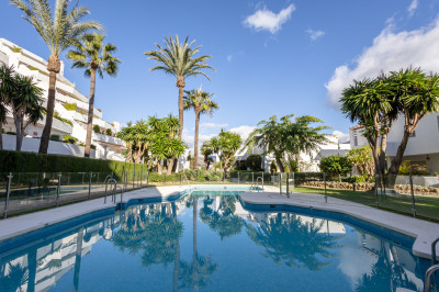 2 Bedroom Middle Floor Apartment in Nueva Andalucía - Image 1