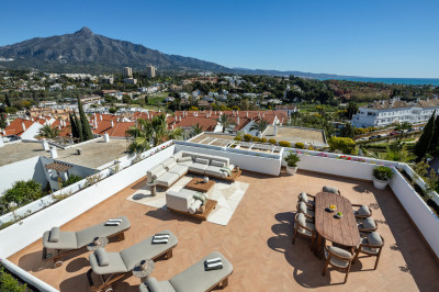 2 Bedroom Middle Floor Apartment in Nueva Andalucía - Image 2