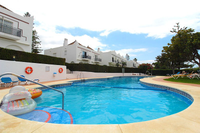 4 Bedroom Semi-Detached House in Nueva Andalucía - Image 1