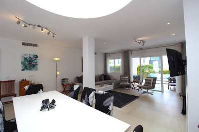 4 Bedroom Semi-Detached House in Nueva Andalucía - Image 4