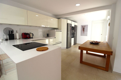 4 Bedroom Semi-Detached House in Nueva Andalucía - Image 5