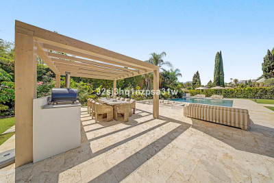 5 Bedroom Detached Villa in Nueva Andalucía - Image 4