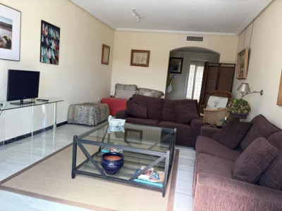 2 Bedroom Middle Floor Apartment in Puerto Banús - Image 1