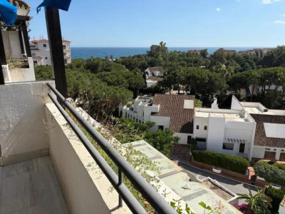 2 Bedroom Middle Floor Apartment in Puerto Banús - Image 4