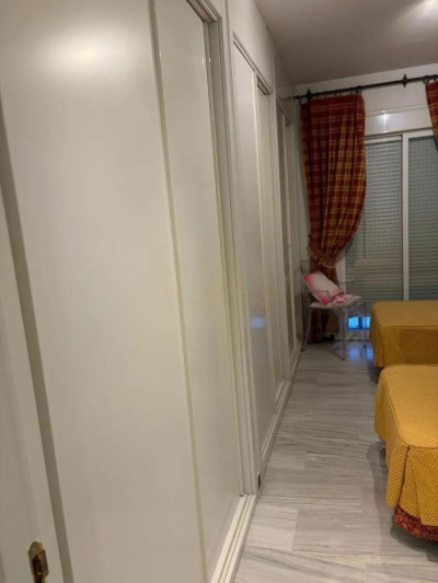 2 Bedroom Middle Floor Apartment in Puerto Banús - Image 5