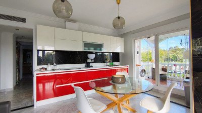 4 Bedroom Middle Floor Apartment in Nueva Andalucía - Image 1