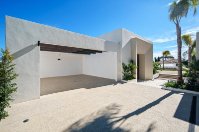 5 Bedroom Detached Villa in Nueva Andalucía - Image 2