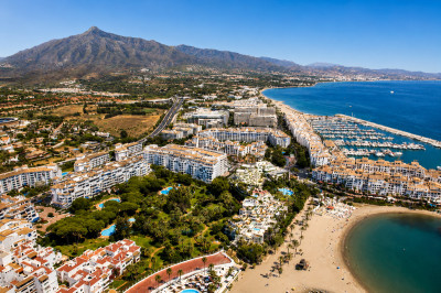 2 Bedroom Ground Floor Apartment in Puerto Banús - Image 1