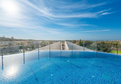 3 Bedroom Middle Floor Apartment in Nueva Andalucía - Image 1