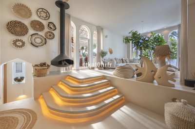 4 Bedroom Detached Villa in Nueva Andalucía - Image 1