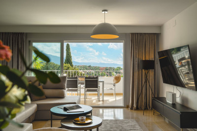 4 Bedroom Middle Floor Apartment in Nueva Andalucía - Image 1