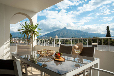 4 Bedroom Middle Floor Apartment in Nueva Andalucía - Image 3