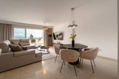 4 Bedroom Middle Floor Apartment in Nueva Andalucía - Image 4