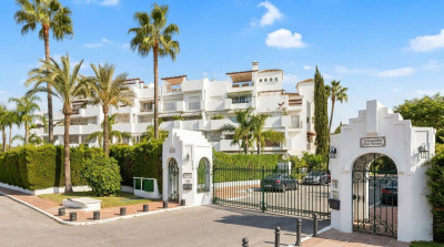 1 Bedroom Middle Floor Apartment in Puerto Banús - Image 2