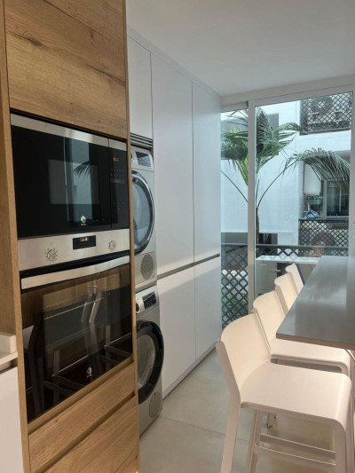 2 Bedroom Middle Floor Apartment in Puerto Banús - Image 5