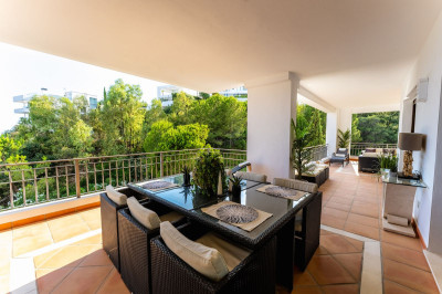 2 Bedroom Middle Floor Apartment in La Quinta - Image 2