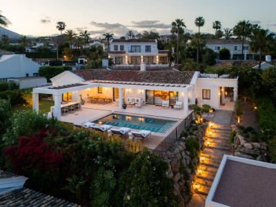 4 Bedroom Detached Villa in Nueva Andalucía - Image 1