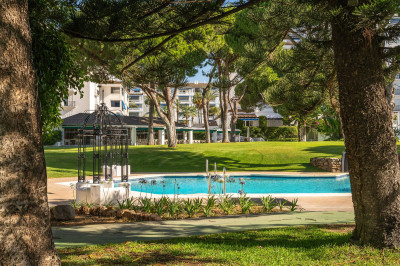 2 Bedroom Middle Floor Apartment in Puerto Banús - Image 2
