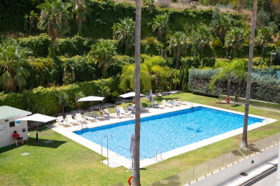 2 Bedroom Middle Floor Apartment in Nueva Andalucía - Image 1
