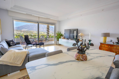 2 Bedroom Middle Floor Apartment in Nueva Andalucía - Image 5