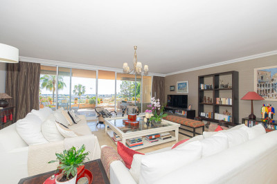 3 Bedroom Middle Floor Apartment in Nueva Andalucía - Image 2