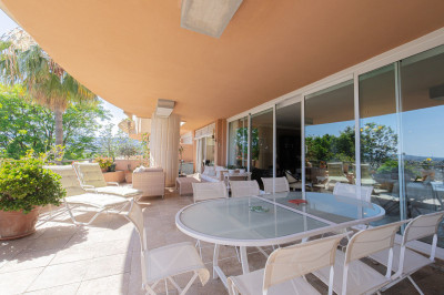 3 Bedroom Middle Floor Apartment in Nueva Andalucía - Image 4