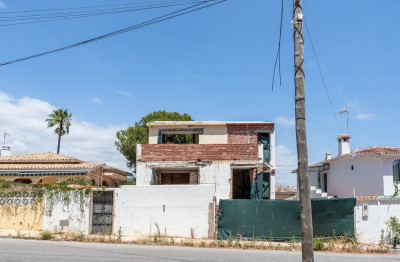 5 Bedroom Detached Villa in Nueva Andalucía - Image 1