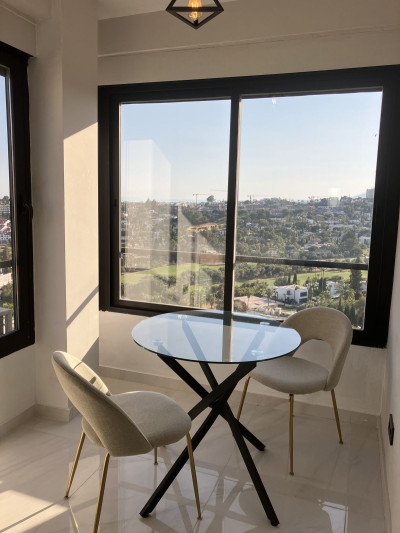 1 Bedroom Penthouse in Nueva Andalucía - Image 3