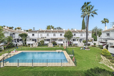 4 Bedroom Townhouse in Nueva Andalucía - Image 1