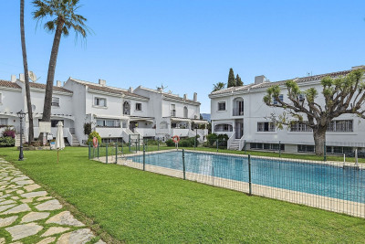 4 Bedroom Townhouse in Nueva Andalucía - Image 2