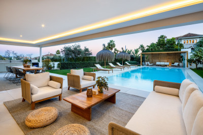 5 Bedroom Detached Villa in Nueva Andalucía - Image 2