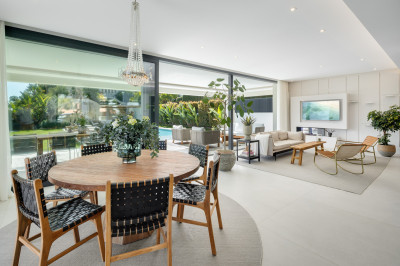5 Bedroom Detached Villa in Nueva Andalucía - Image 4