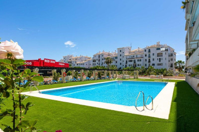 2 Bedroom Middle Floor Apartment in Puerto Banús - Image 3
