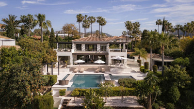 5 Bedroom Detached Villa in Nueva Andalucía - Image 1