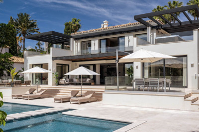 5 Bedroom Detached Villa in Nueva Andalucía - Image 2
