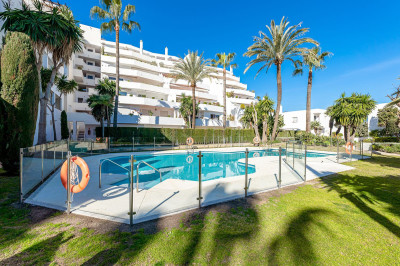 2 Bedroom Middle Floor Apartment in Nueva Andalucía - Image 3
