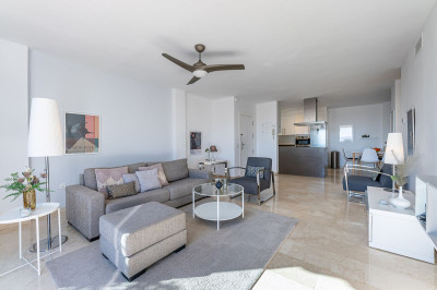 2 Bedroom Middle Floor Apartment in Nueva Andalucía - Image 4