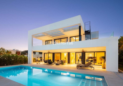 5 Bedroom Detached Villa in Nueva Andalucía - Image 3