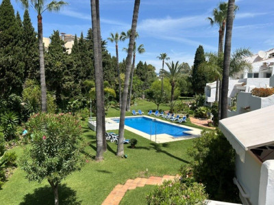 3 Bedroom Middle Floor Apartment in Puerto Banús - Image 1