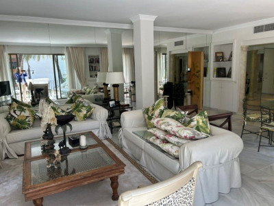 3 Bedroom Middle Floor Apartment in Puerto Banús - Image 3