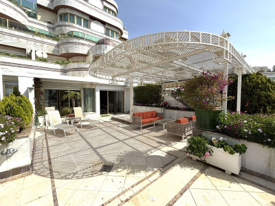 3 Bedroom Middle Floor Apartment in Puerto Banús - Image 2