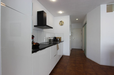 1 Bedroom Middle Floor Apartment in Puerto Banús - Image 3