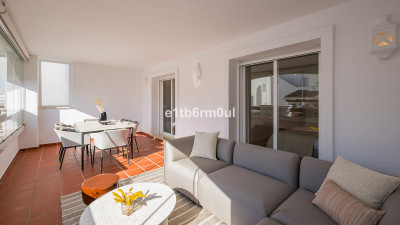 2 Bedroom Middle Floor Apartment in Nueva Andalucía - Image 5