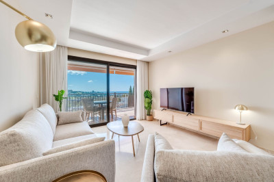 2 Bedroom Middle Floor Apartment in La Quinta - Image 1